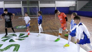 Escolinha de futebol tem foco em dar oportunidades