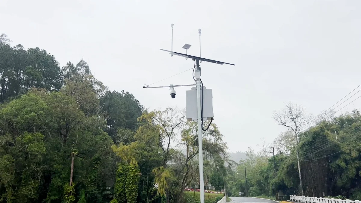 Equipamento mede e monitora o rio Itajaí do Sul, em tempo real
