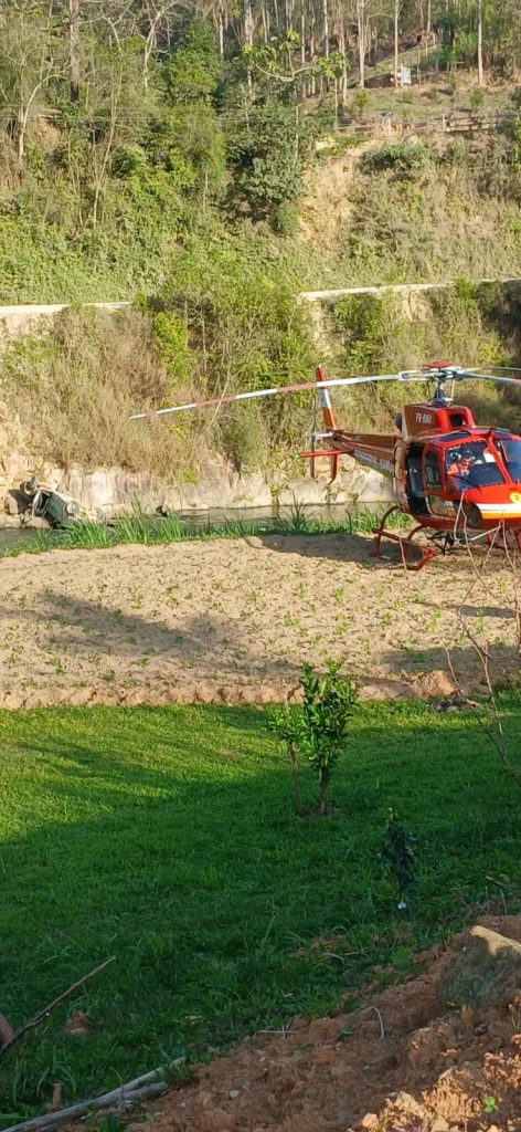 Homem Fica Gravemente Ferido Após Queda De Veículo Em Ribanceira, No Interior De Apiúna (1)