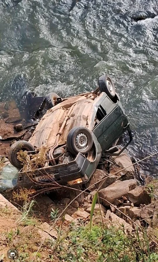 Homem Fica Gravemente Ferido Após Queda De Veículo Em Ribanceira, No Interior De Apiúna (2)
