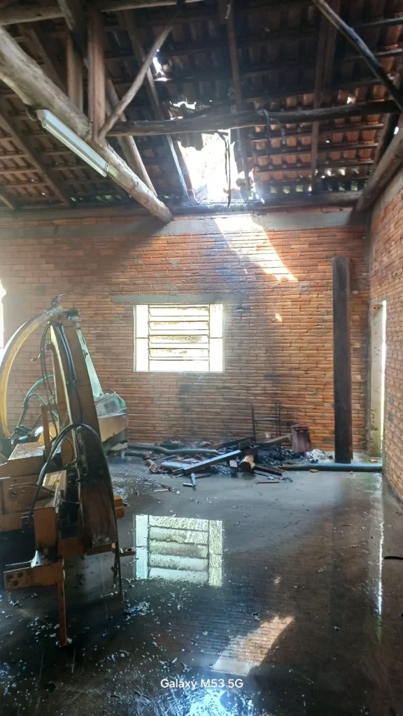 Incêndio Atinge Antiga Escola Utilizada Como Residência Em Agrolândia (3)