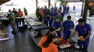 Empresa comemora conquistas com distribuição do PLR para a equipe
