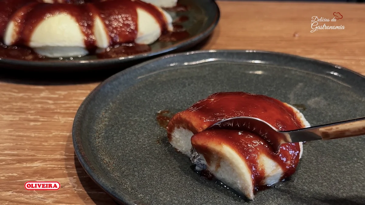 Delícias da Gastronomia. A cheff Silvia prepara um “Pudim Romeu e Julieta de Micro-ondas”. Dica da Oliveira.