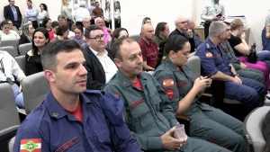 Sicoob Alto Vale entrega recursos do Fundo de Investimento Social para entidades da região