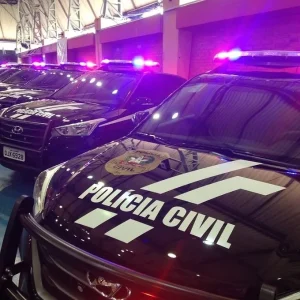 Polícia Civil prende mãe suspeita de submeter filhos a abusos e tortura em Araquari