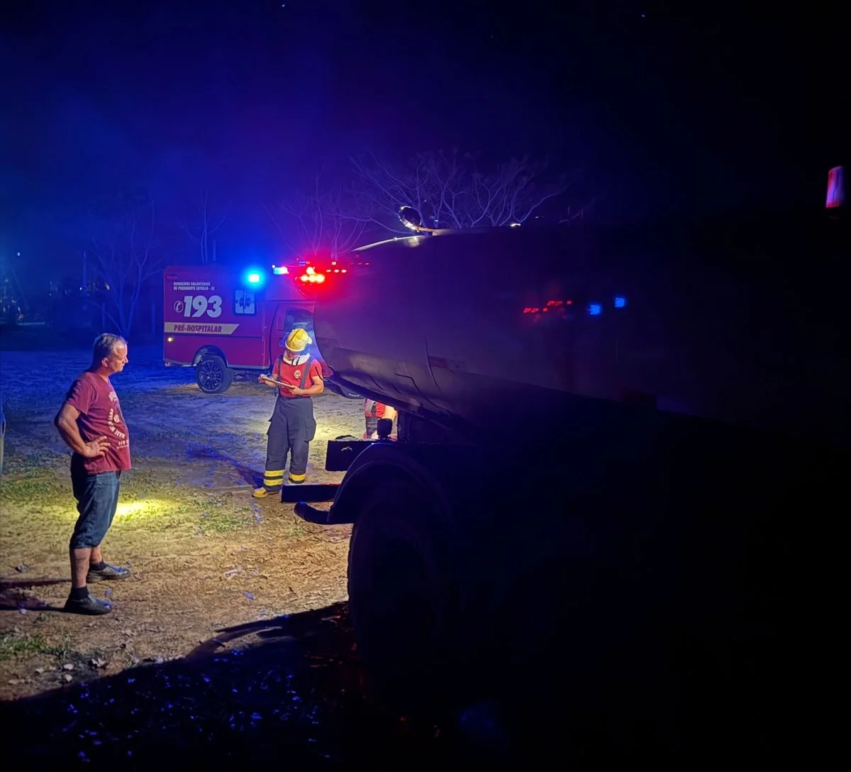 Bombeiros Voluntários combatem incêndio em vegetação no Centro de Witmarsum