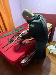 Polícia Civil prende dois homens por posse ilegal de armas de fogo em Apiúna