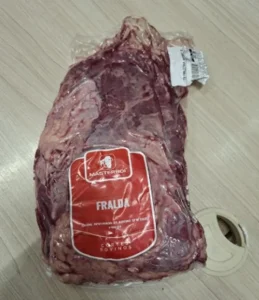 Homem é preso após tentar furtar carne em mercado de Indaial