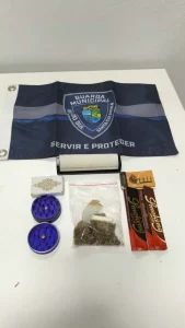 Homem é flagrado com maconha enquanto atravessava faixa de pedestres em Rio do Sul