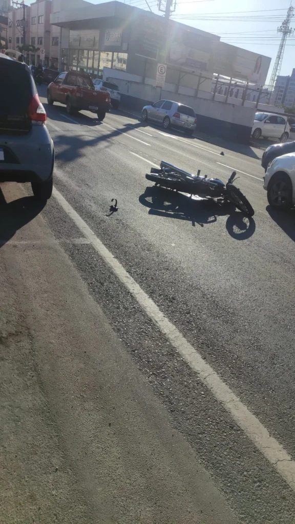 Motociclista sem habilitação foge da Guarda Municipal, sofre queda e é preso em Rio do Sul