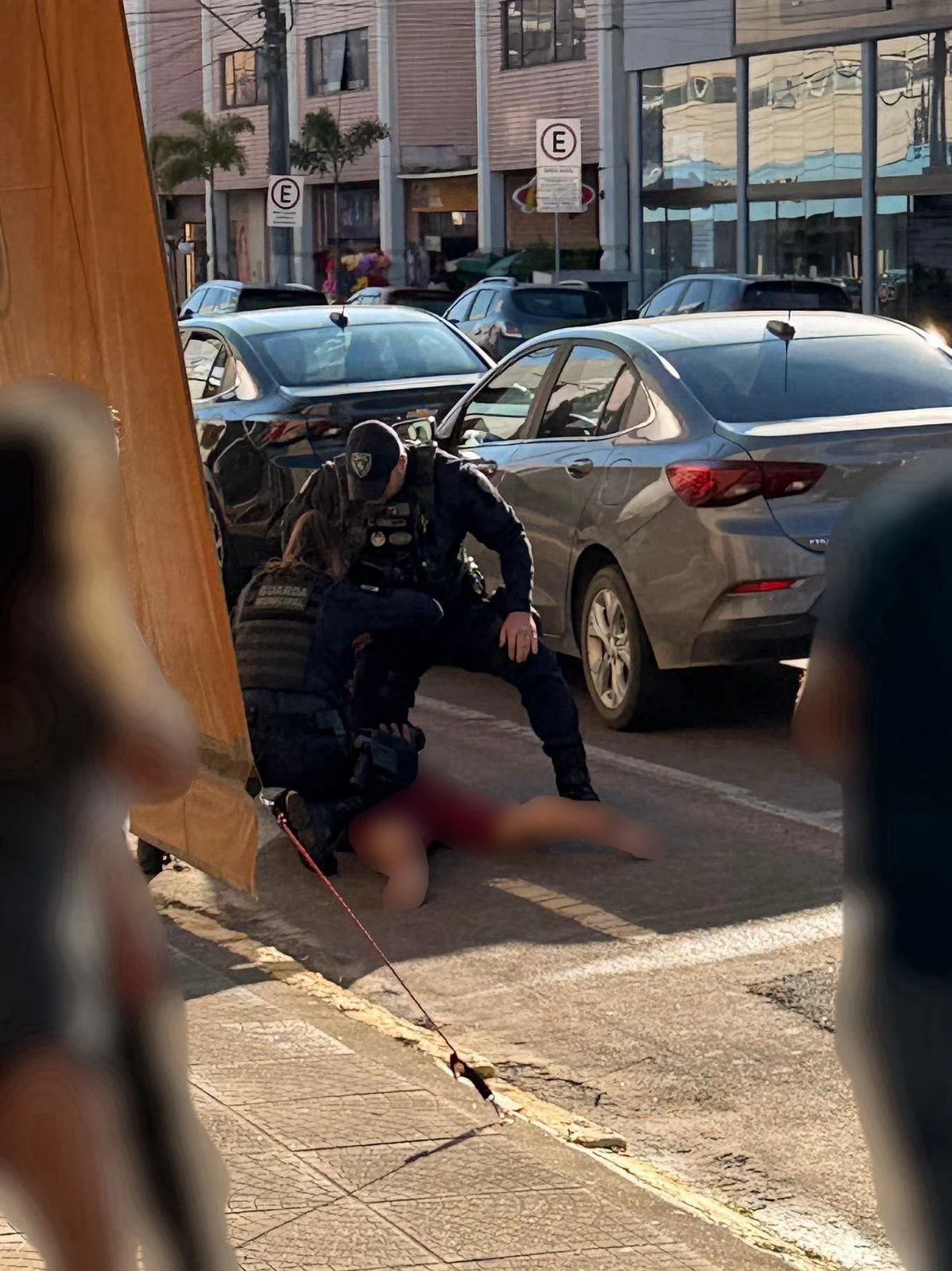 Motociclista sem habilitação foge da Guarda Municipal, sofre queda e é preso em Rio do Sul