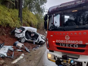 Jovens de Campos Novos morrem em grave acidente na BR-282, em Rancho Queimado