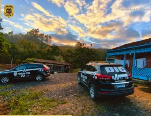 Polícia Civil cumpre mandado de busca e apreensão em Leoberto Leal e prende casal por tráfico de drogas