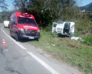 Duas pessoas ficam feridas em acidente na BR-470, em Lontras