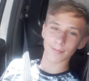 Adolescente de 17 anos morre após colidir moto contra poste, em Lontras