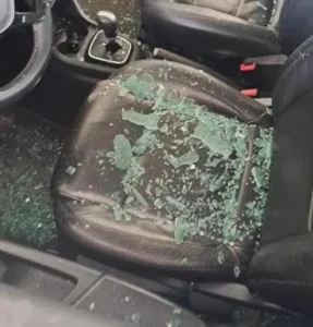 Homem é preso após ameaçar esposa e quebrar carro em Timbó