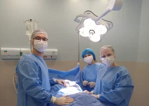 Renal Vida de Florianópolis realiza primeira cirurgia de cateter que dá mais autonomia a paciente