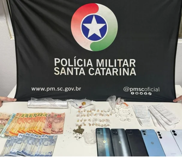 Polícia Militar desarticula ponto de tráfico de drogas no bairro Canoas em Rio do Sul