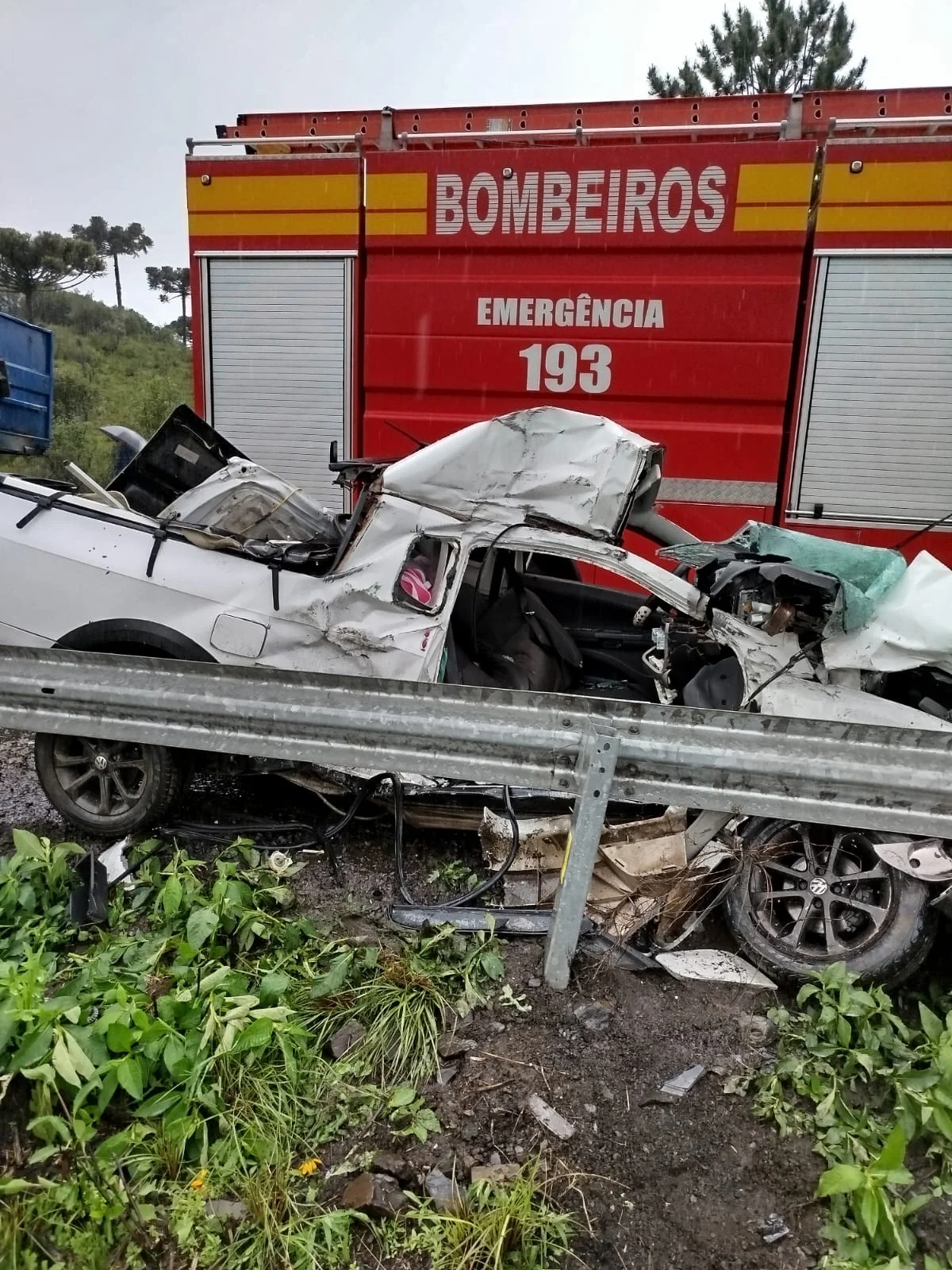 Duas pessoas morrem em acidente entre carro e carreta, na SC-114, em São Joaquim