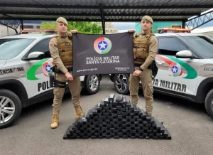 Motorista argentino é preso com quase 90 kg de maconha após perseguição em SC