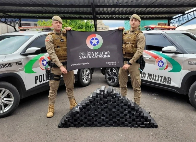 Motorista argentino é preso com quase 90 kg de maconha após perseguição em SC