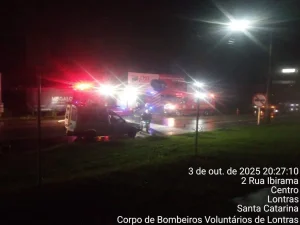 Bombeiros combatem incêndio em veículo na SC-110, em Lontras