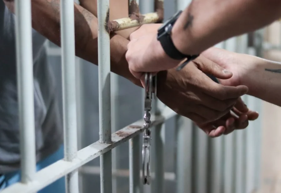 Homem é preso acusado de abusar dos filhos e engravidar a própria filha, em Itajaí