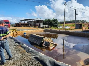 Homem morre após veículo cair em lagoa de estação de tratamento em Timbó