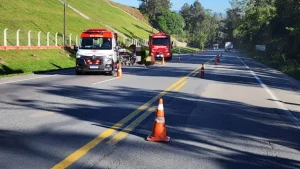 Motociclista de 39 anos fica ferida em acidente na BR-470, em Ibirama