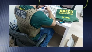 Sequência 01.00 03 15 09.quadro045