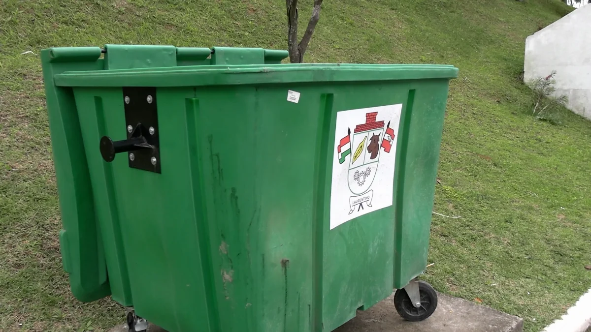 Sequência 01.00 03 42 21.quadro037