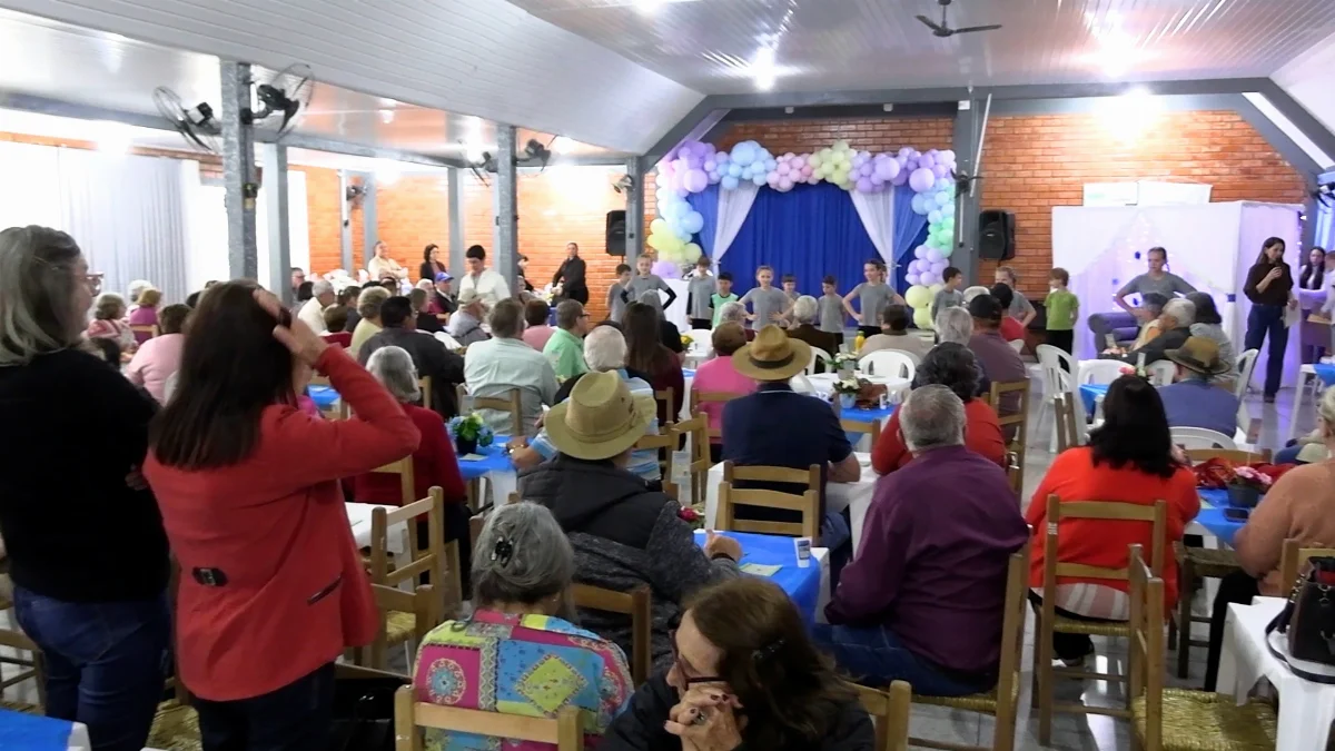 Sequência 01.00 05 50 27.quadro059