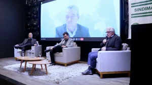 Sequência 01.00 06 11 15.quadro014