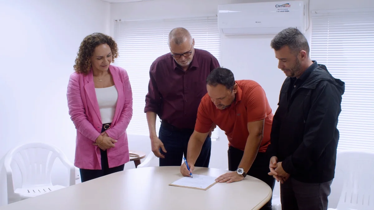 Sequência 01.00 10 06 28.quadro001