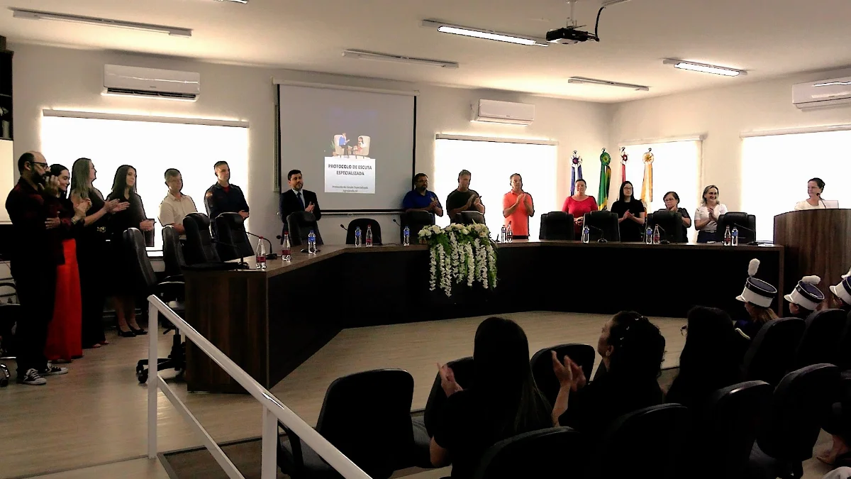 Sequência 01.00 11 03 26.quadro006