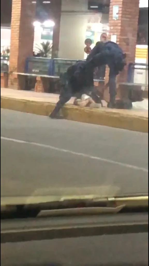 Sequência 03.00 29 21 28.quadro005