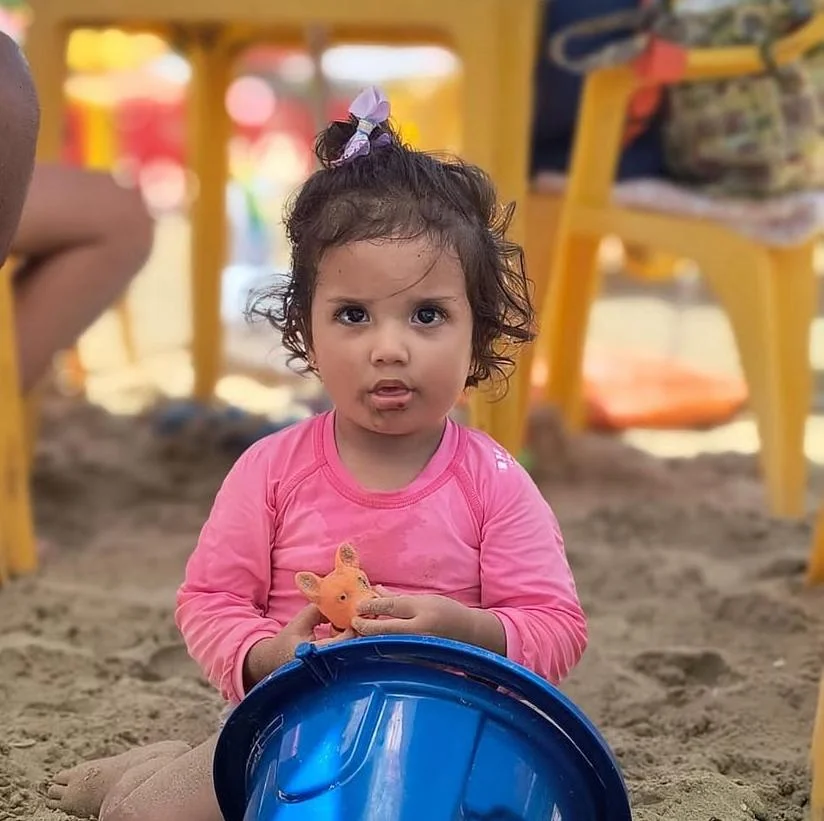 Bazar solidário ajuda menina que enfrenta tratamento após pneumonia, em Rio do Sul