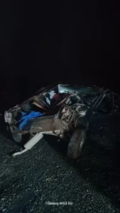 Duas pessoas ficam feridas após carro capotar na SC-281 em Atalanta