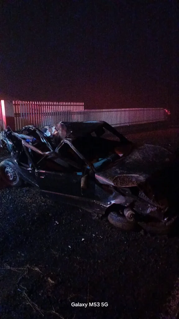 Duas pessoas ficam feridas após carro capotar na SC-281 em Atalanta