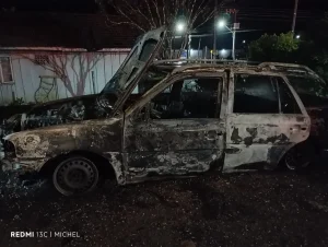 Parati é destruída por incêndio em frente a residência em Rio do Campo