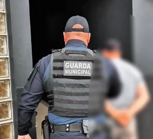 Homem procurado por crimes de roubo e extorsão mediante sequestro é preso, em Rio do Sul