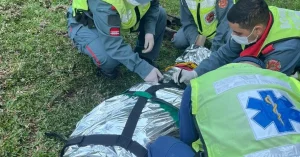 Jovem de 23 anos fica ferido após sofrer queda de cavalo na Serra Catarinense