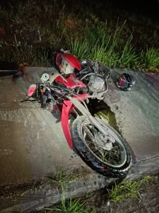 Motociclista fica gravemente ferido em colisão na BR-470, em Indaial