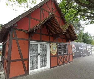 Polícia Civil cumpre mandado de prisão no primeiro dia da Oktoberfest de Blumenau