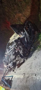 Dois homens morrem em colisão frontal entre carro e caminhão na BR-282, em Bocaina do Sul