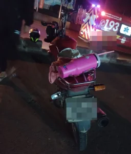 Jovem fica ferida em acidente entre carro e moto em Presidente Getúlio