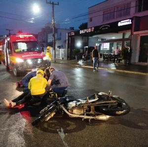 Motociclista fica ferido em colisão com carro no bairro Gabiroba, em Ituporanga