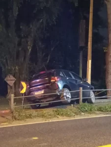 Motorista colide veículo contra cabeceira de ponte na BR-470 em Ascurra