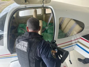 Receita Federal apreende aeronave com R$ 3 milhões em celulares no aeroporto de Porto Belo