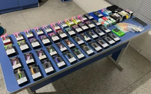 Polícia Militar apreende cigarros eletrônicos e prende homem por comércio ilegal em Apiúna
